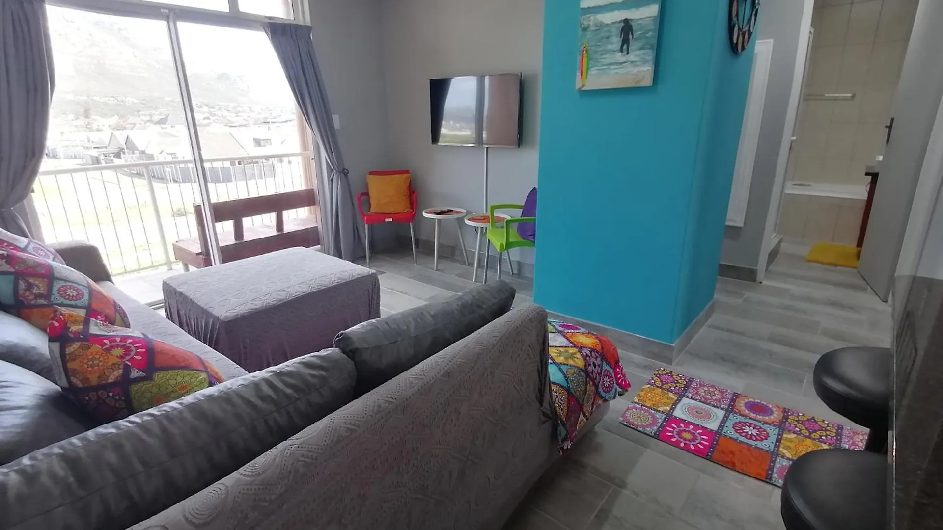 Muizenberg Mountain View Apartment ケープタウン